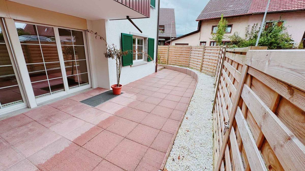 Verkauftes Haus mit Sitzplatz in Dänikon