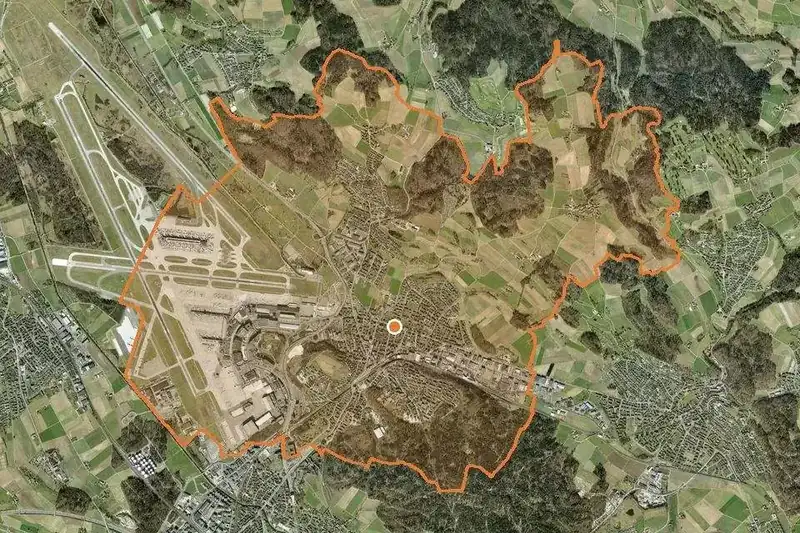 Satellitenansicht von Kloten mit eingezeichneter Gemeindegrenze